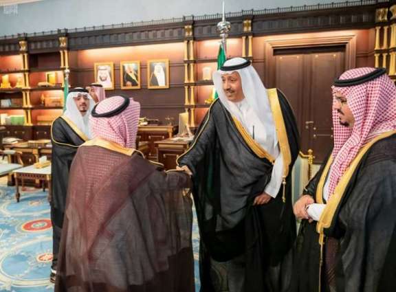 أمير الباحة يكرم رئيس وأعضاء لجنة احتفال عيد الفطر المبارك