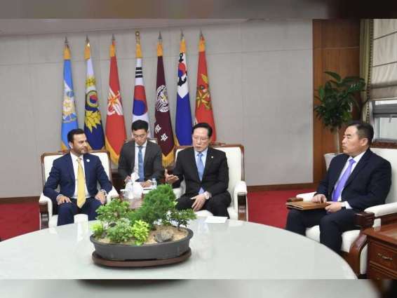 وزير الدفاع الكوري يلتقي سفير الدولة في سيؤول