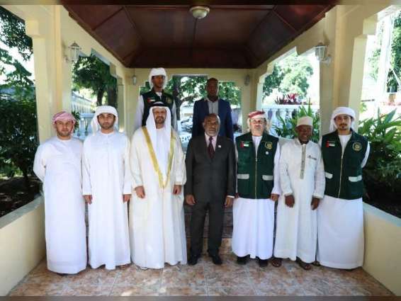 رئيس جزر القمر يشيد بجهود الإمارات الانسانية حول العالم