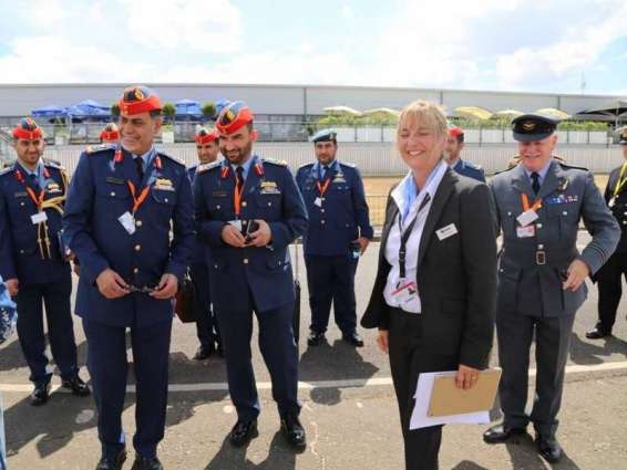 وفد من وزارة الدفاع يزور معرض "فارنبورو للطيران" في بريطانيا