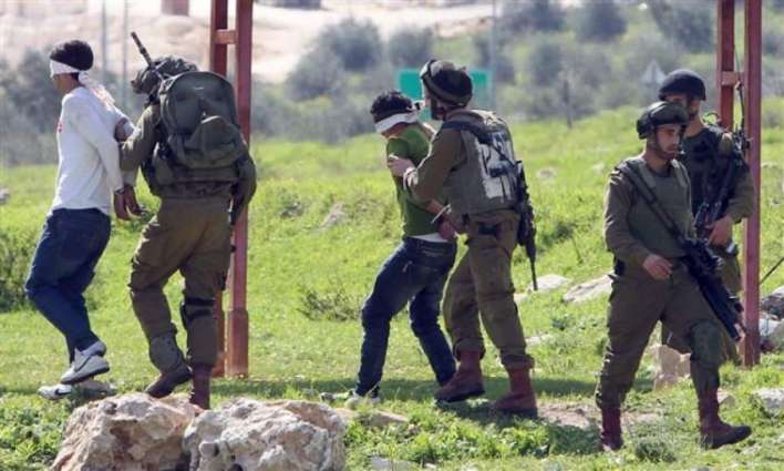 الاحتلال الإسرائيلي يعتقل 13 فلسطينيا بالضفة ويستهدف صيادي غزة