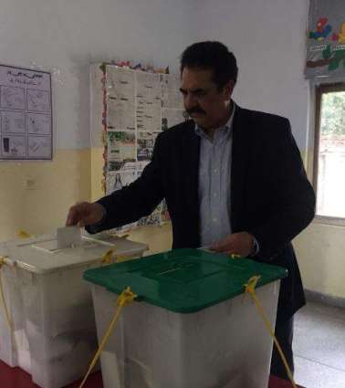 Former army chief Gen (r) Raheel Sharif casts vote