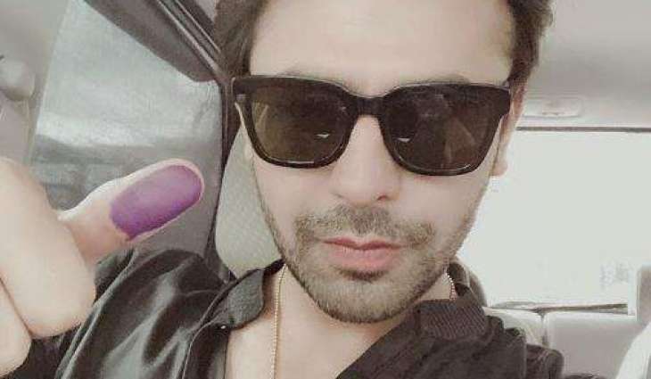 Farhan Saeed casts his vote, finally