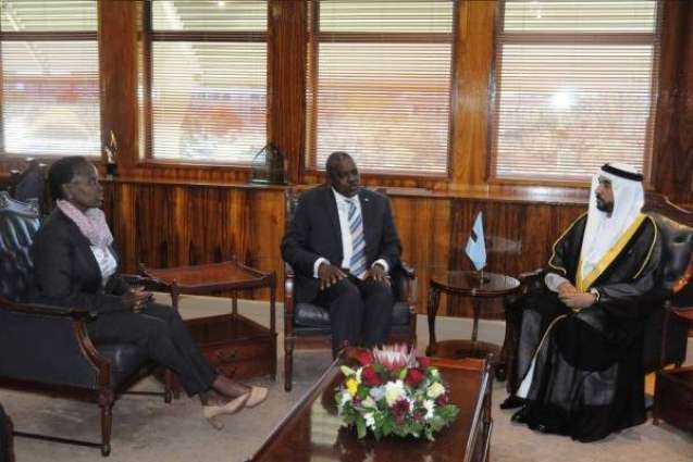 سفير الدولة لدى جنوب أفريقيا يقدم اوراق اعتمادة كسفير غير مقيم في بوتسوانا