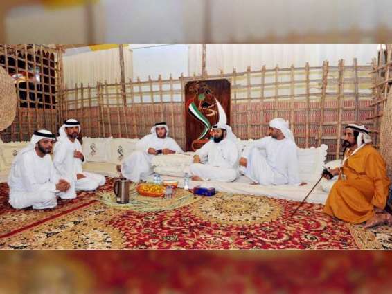 جناح نادي تراث الإمارات بمهرجان ليوا للرطب يواصل فعالياته 