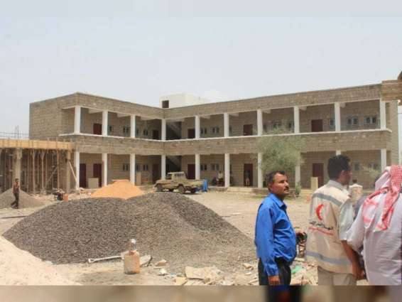 الهلال الأحمر يدشن مشروع ترميم مدرسة علي مقبل ناجي بحجرالضالع