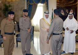 الأمير خالد الفيصل يكرم عدداً من رجال الأمن بشرطة محافظة الجموم