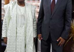 وزير الدفاع النيجيري يلتقي سفير خادم الحرمين الشريفين لدى نيجيريا