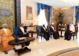 الأمير خالد الفيصل يستقبل رئيس بعثة الحج العمانية