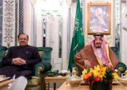 العاهل السعودي يهنئ الرئيس الباكستاني بمناسبة يوم استقلال باكستان