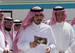 الأمير بدر بن سلطان يقف على عين الحواس الكبريتية ويوجه بدراسة للاستفادة منها والمواقع المحيطة بها سياحياً