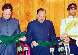 مجلس الوزراء الباكستاني الجديد يؤدي اليمين الدستورية