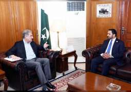 وزير الخارجية الباكستاني يلتقي سفير الدولة 
