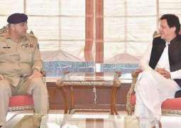 رئيس الوزراء عمران خان يزور المقر العام للجيش الباكستاني