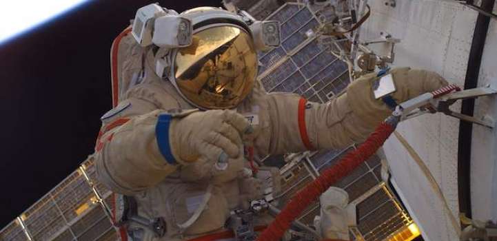 Both Russian Cosmonauts on ISS to Wear Orlan-MKS Suits During Nex ..