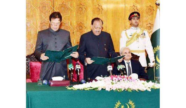 Aown Chaudhry, Sh Rasheed missing in Imran Khan’s oath-taking ceremony