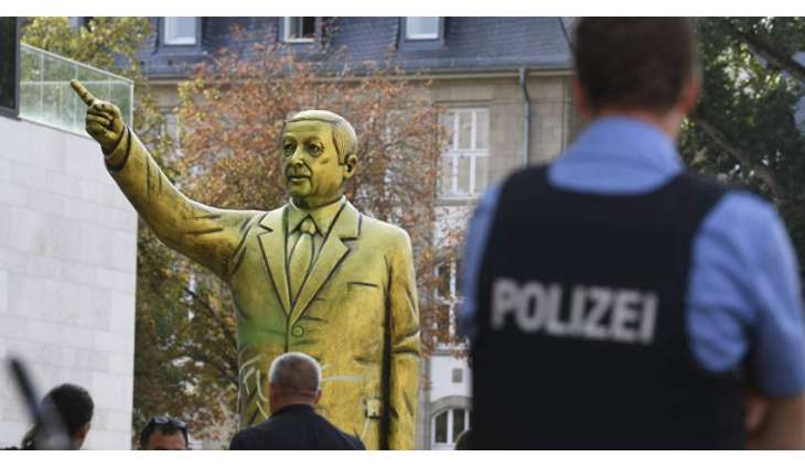 Germany's Wiesbaden Removes Gold Erdogan Statue After Violent Clashes - Police