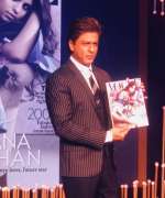 Suhana Khan makes daddy SRK proud with first ever photoshoot