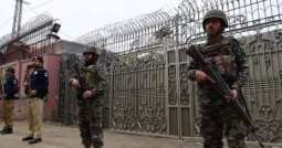 اعتقال 32 مشتبهاً على صلة بالهجمات على المدارس في شمال باكستان