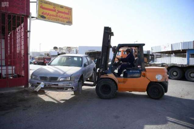 بلدية عنيزة تبدأ حملة لإزالة المركبات المتوقفة والمتعطلة