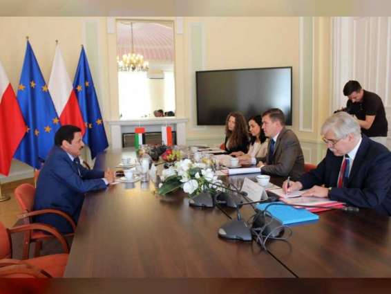 سفير الدولة يبحث التعاون مع وزير الرياضة والسياحة البولندي