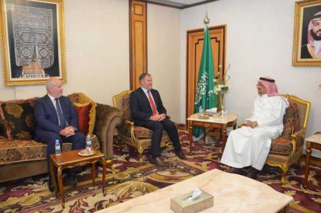 وزير الحج والعمرة يلتقي القنصل البريطاني وسفيري باكستان وأذربيجان