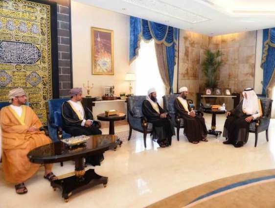 الأمير خالد الفيصل يستقبل رئيس بعثة الحج العمانية