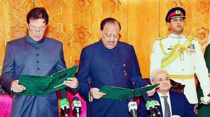 مجلس الوزراء الباكستاني الجديد يقوم بأداء اليمين الدستورية
