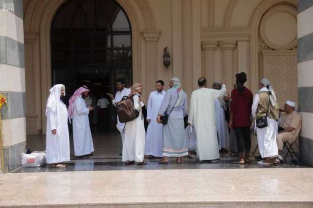 حجاج اليمن والسودان من ذوي الشهداء يودعون مكة المكرمة إلى المدينة المنورة