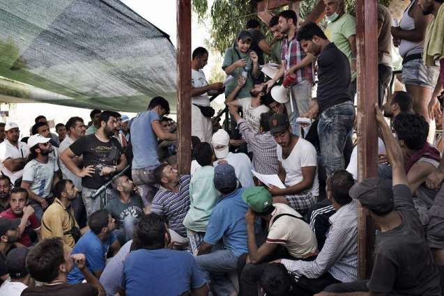 Around 100 Refugees Bloc Highway in Greece Protesting Living Conditions in Camp - Reports