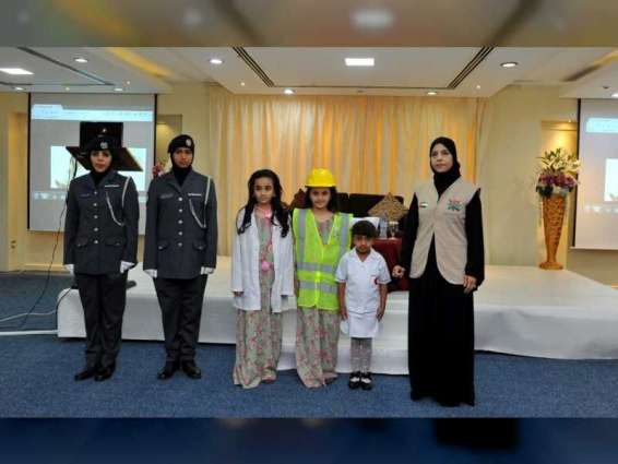 نادي تراث الإمارات يحتفل بيوم المرأة الإماراتية