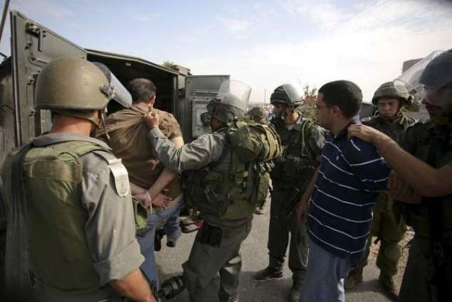 الاحتلال يعتقل خمسة فلسطينيين بالضفة 