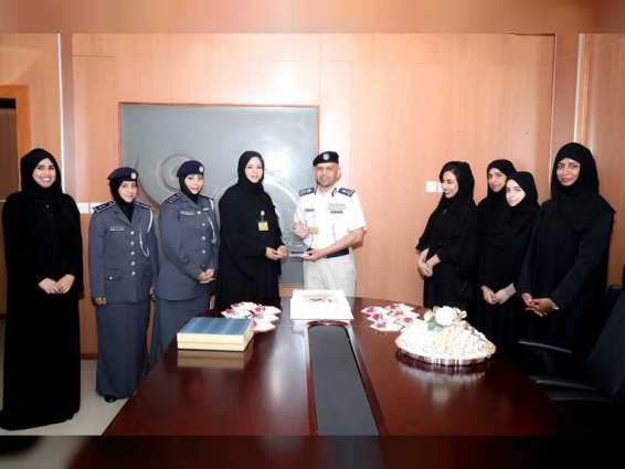 شرطة أبوظبي تحتفل بـ " يوم المرأة الإماراتية " 