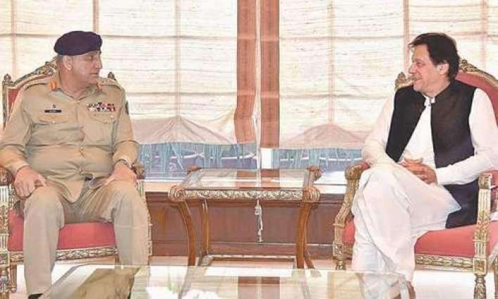 رئيس الوزراء عمران خان يزور المقر العام للجيش الباكستاني