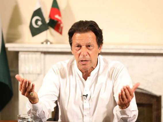 PM Imran meets TV anchors, requests not to criticize till 3 months