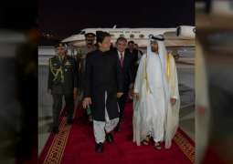 رئيس وزراء باكستان يصل الى البلاد
