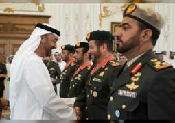 محمد بن زايد يقلد عددا من ضباط ومنتسبي القوات المسلحة والشرطة " وسام الإمارات العسكري "