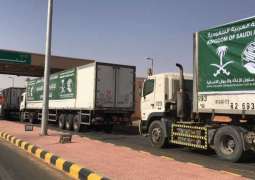 عبور 6 شاحنات مقدمة من مركز الملك سلمان للإغاثة منفذ الوديعة تستهدف محافظة عدن