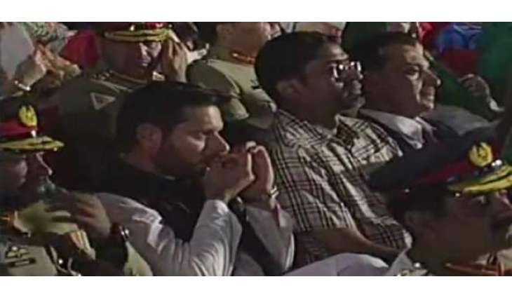 نسوار کھان والی تصویر:شاہد آفریدی دا موقف وی ساہمنے آ گیا
اوہ نسوار نہیں سپاری سی:پرچا کاراں نال گل بات