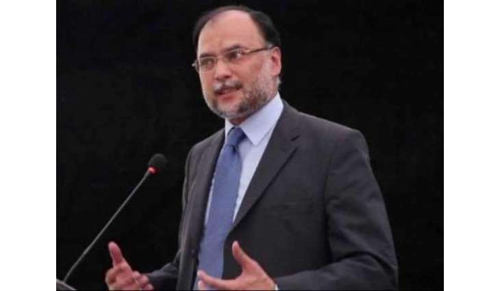 حکومت چلانا اناڑیاں دا کم نہیں،صرف گورنر ہاؤسز کھولن تے گڈیاں نیلام کر کے ملک نہیں چلے گا:احسن اقبال