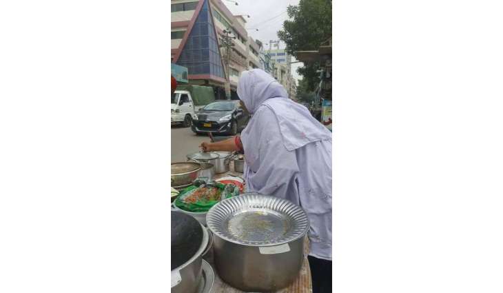 Women running food stall in Karachi to make ends meet