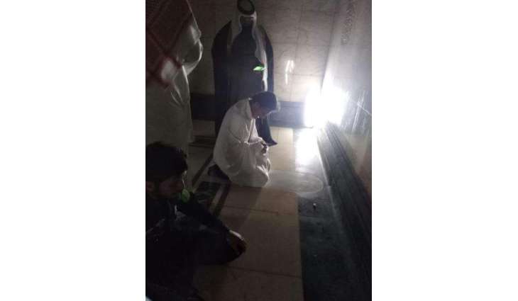 PM Khan’s picture offering Nawafil in Kaaba goes viral
