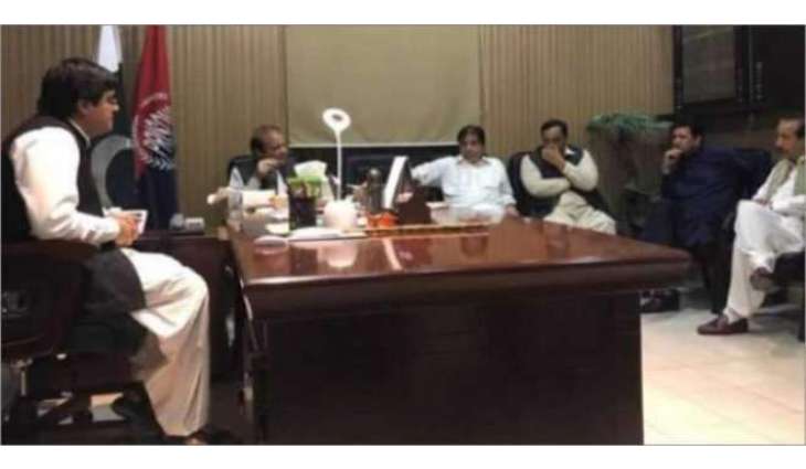 نواز شریف جیل سپرنٹنڈنٹ دے کمرے وچ فروٹ کیک تے پیسٹریاں کھاندے رہے