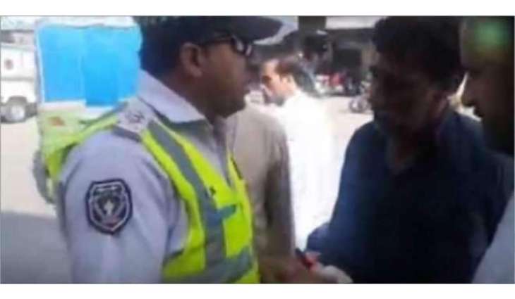 پشاور دی ٹریفک پولیس اک وار فیر چھا گئی
پشاور وچ ٹریفک پولیس اہلکار نے رشوت لین توں انکار کر دتا
