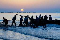 اعتقال 18 صياداً هندياً إثر تجاوزهم الحدود البحرية الباكستانية