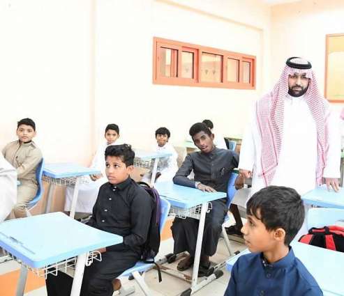 أمير منطقة جازان بالنيابة يتابع ميدانيًاً بداية العام الدراسي بمختلف القطاعات التعليمية