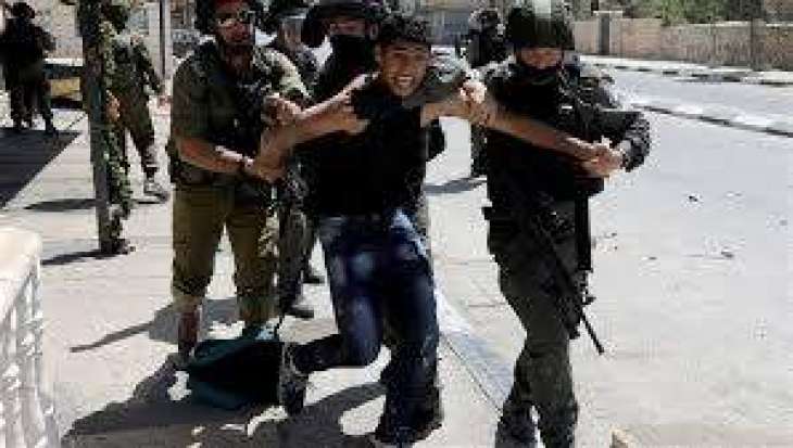 الاحتلال يعتقل 12 فلسطينيا بالقدس ويجري تدريبات في محيط غزة