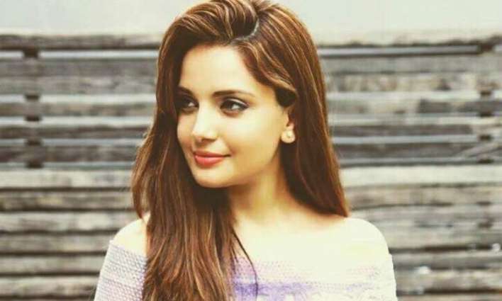 Actress Armeena Khan speaks up about cyber bullying