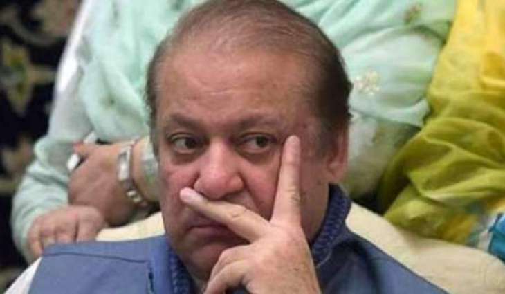 نواز شریف نوں عدالت وچ پیشی اُتے تحفہ مل گیا
پارٹی رہنما نے سابق وزیر اعظم نوں کتاباں دا تحفہ دتا