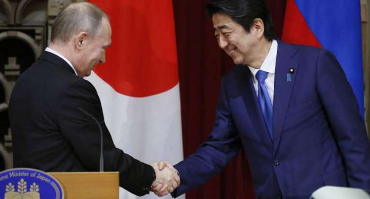 Putin, Abe Did Not Discuss Idea to Sign Peace Treaty Until End of Year After EEF - Kremlin